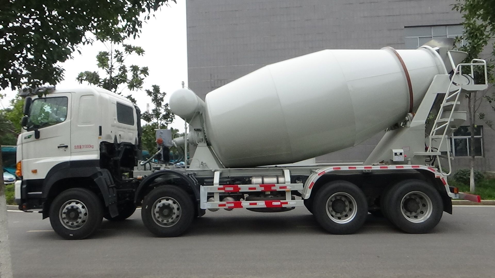 日野牌YC5310GJBFY2PU5混凝土攪拌運(yùn)輸車公告圖片