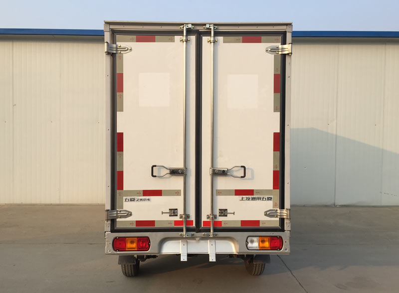 五菱牌LZW5022XXYBQ6E廂式運(yùn)輸車(chē)公告圖片