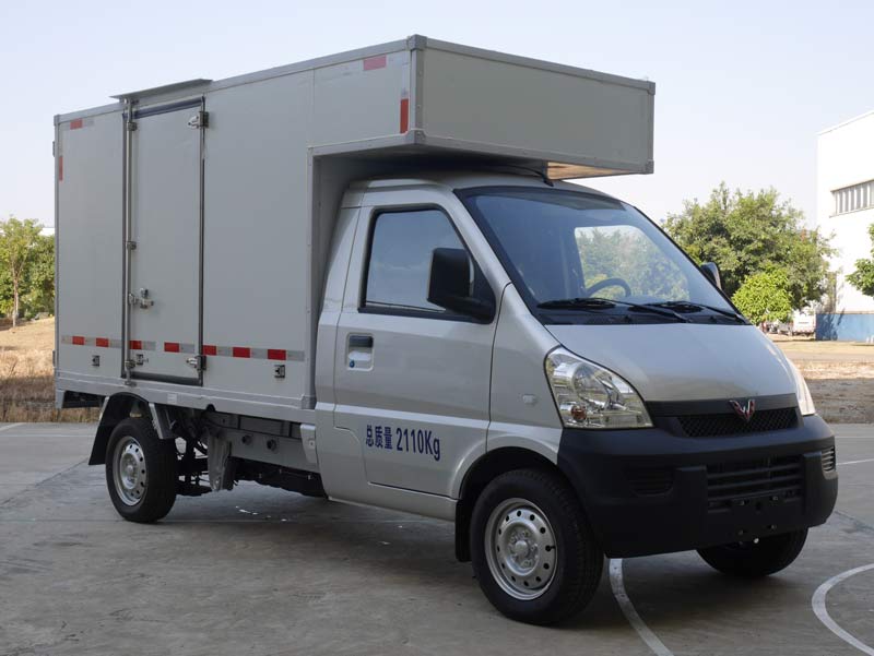 五菱牌LZW5028XXYBQ6E廂式運(yùn)輸車公告圖片