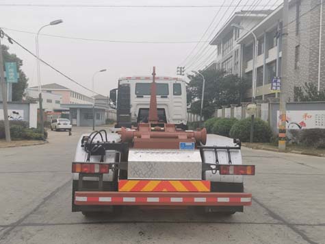 三聯(lián)牌YSY5256ZXXE6NG車廂可卸式垃圾車公告圖片