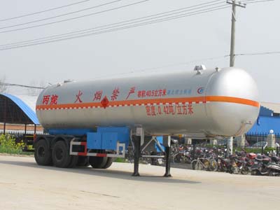 程力威牌11.3米17吨2轴液化气体运输半挂车(CLW9310GYQ)