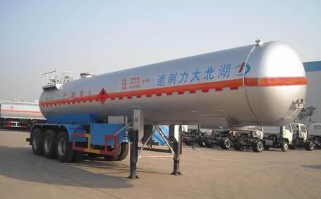 大力牌11.2米29.3吨3轴易燃液体罐式运输半挂车(DLQ9402GRY)