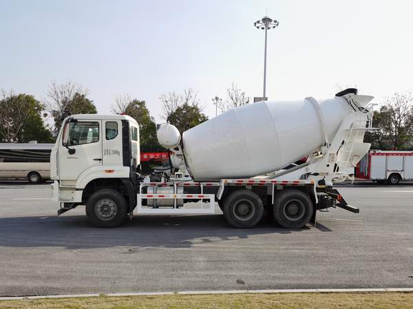 豪瀚牌ZZ5255GJBN3243E1混凝土攪拌運(yùn)輸車公告圖片