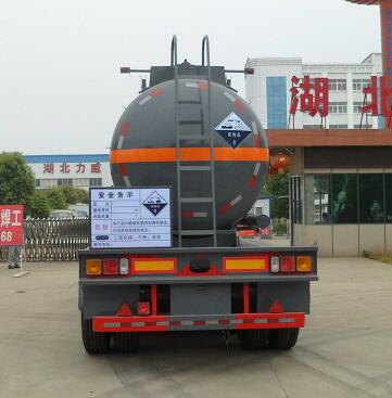 中汽力威牌HLW9402GFW腐蚀性物品罐式运输半挂车公告图片