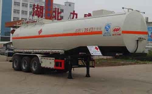 中汽力威牌11.4米30.8吨3轴易燃液体罐式运输半挂车(HLW9400GRYA)