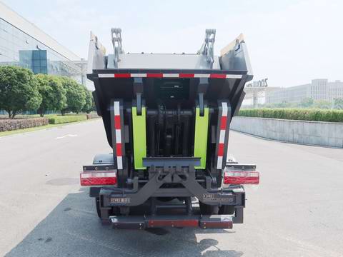 中联牌ZLJ5070ZZZHFE5自装卸式垃圾车公告图片