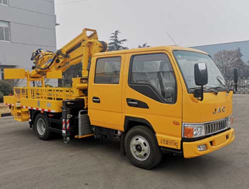 徐工牌XZJ5071TQXH5护栏抢修车公告图片