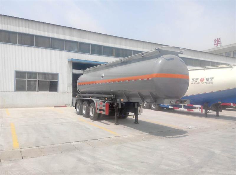 华宇达牌10米31.9吨3轴腐蚀性物品罐式运输半挂车(LHY9403GFW)