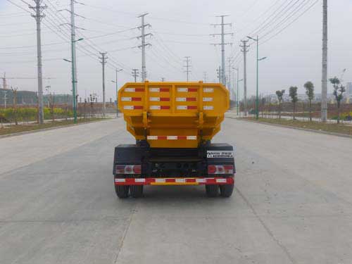 东风股份多利卡D6 HCQ5045ZZZE5自装卸式垃圾车公告图片