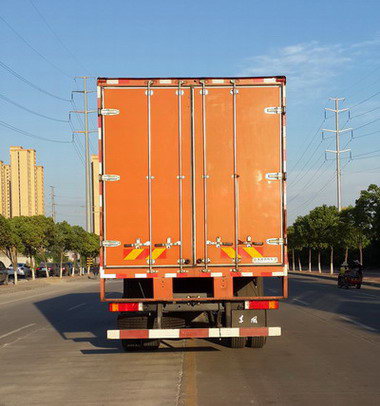 東風(fēng)牌DFH5180XXYB1廂式運(yùn)輸車公告圖片