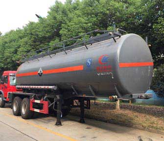 程力威牌9米26.6吨2轴腐蚀性物品罐式运输半挂车(CLW9350GFW)