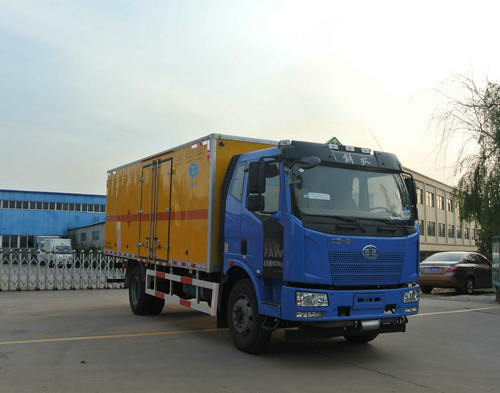 春星牌ZZT5180XQY-5爆破器材運(yùn)輸車公告圖片