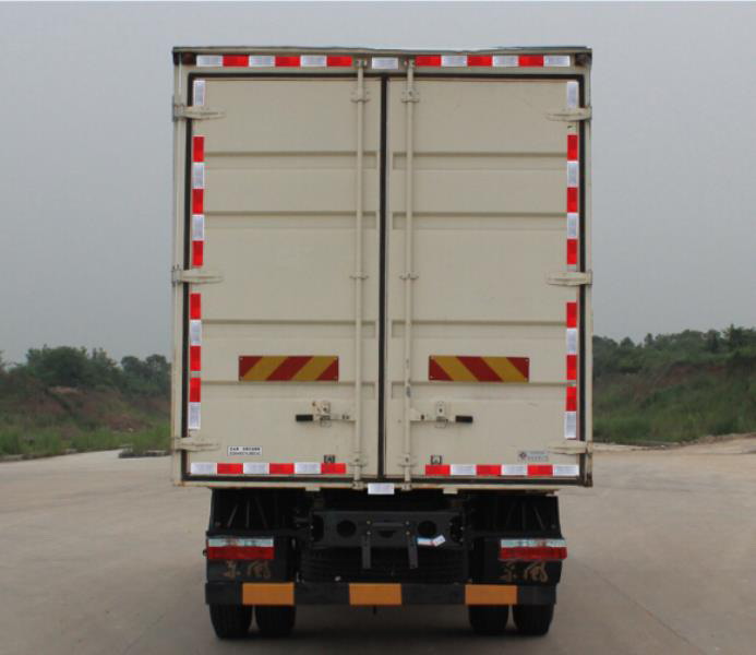 東風(fēng)牌EQ5182XXYL9BDGAC廂式運輸車公告圖片