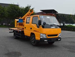 护栏抢修车