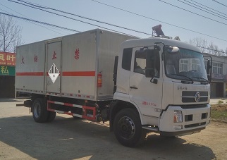 程力威牌CLW5183XZWD5杂项危险物品厢式运输车公告图片