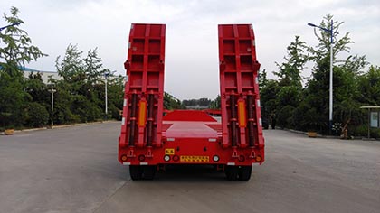 国世华邦牌XHB9370TDP低平板半挂车公告图片