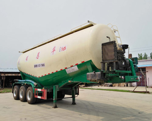 龙恩牌10.3米31.8吨3轴中密度粉粒物料运输半挂车(LHE9400GFL)