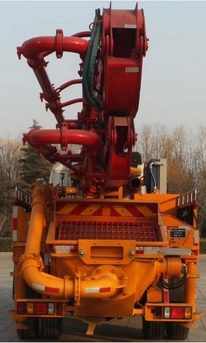 福田牌BJ5215THB-FA混凝土泵车公告图片