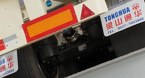 显鹏牌LTH9400TJZF集装箱运输半挂车公告图片