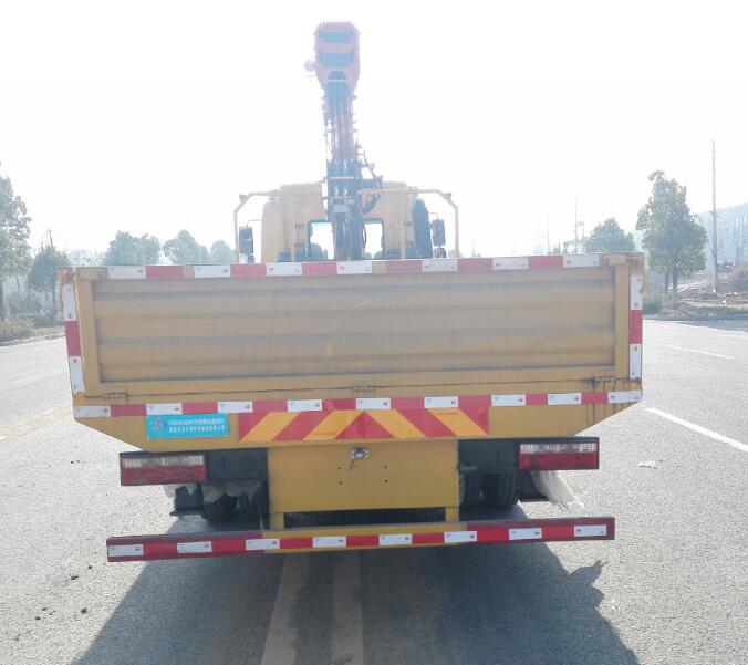 大力牌DLQ5181JSQHFCZY5隨車起重運(yùn)輸車公告圖片