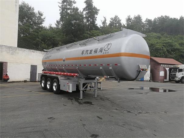 海福龙牌9.8米33.7吨3轴腐蚀性物品罐式运输半挂车(PC9400GFWH)