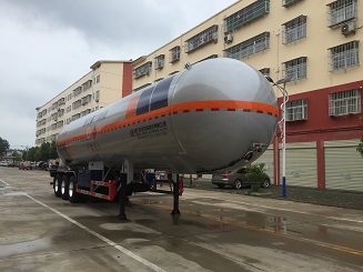 程力威牌11.9米28.1吨3轴液化气体运输半挂车(CLW9404GYQD)