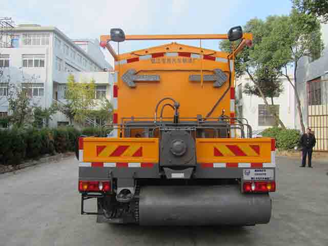 華通牌ZJY5121TYH路面養(yǎng)護(hù)車公告圖片