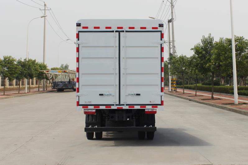 東風牌EQ5120CCY8CDEAC倉柵式運輸車公告圖片