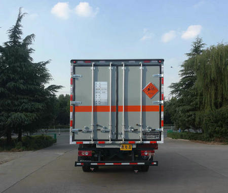 春星牌ZZT5101XQY-6爆破器材運(yùn)輸車公告圖片