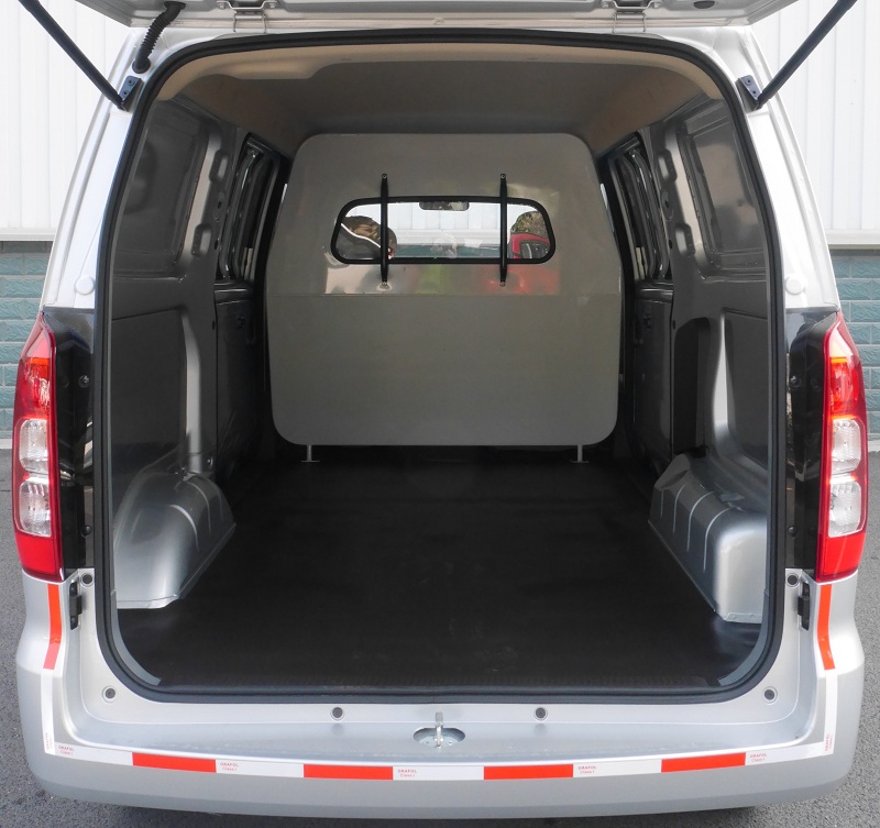 五菱牌LZW5021XXYEM6A廂式運(yùn)輸車公告圖片