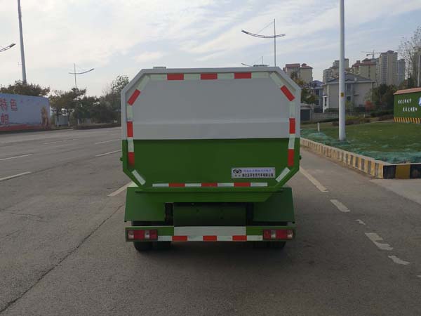 华通牌HCQ5030ZZZEQBEV纯电动自装卸式垃圾车公告图片