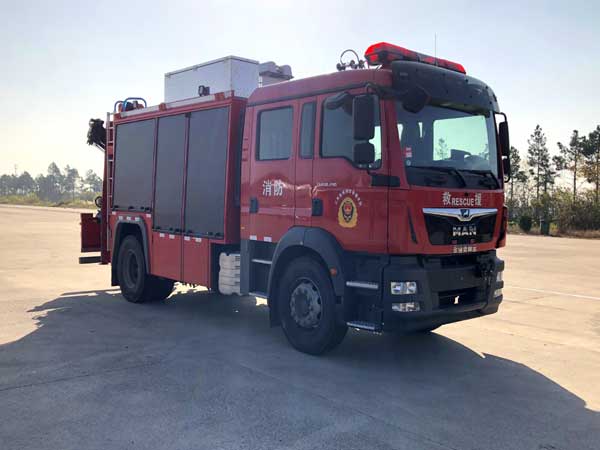 RY5132TXFJY100/17型抢险救援消防车图片