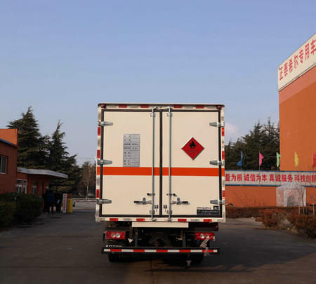 春星牌ZZT5100XRY-6易燃液體廂式運(yùn)輸車(chē)公告圖片