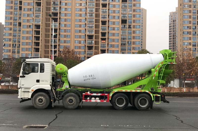 榮駿達(dá)牌HHX5312GJBS混凝土攪拌運(yùn)輸車公告圖片