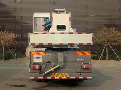 凱馬牌KMC5162JQZ10汽車起重機(jī)公告圖片