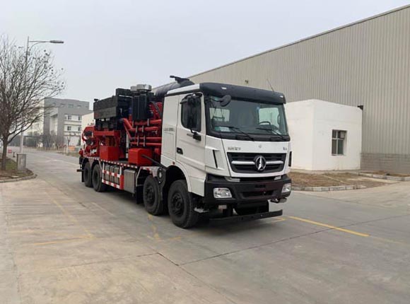 兰通牌LTJ5401TYL250压裂车公告图片