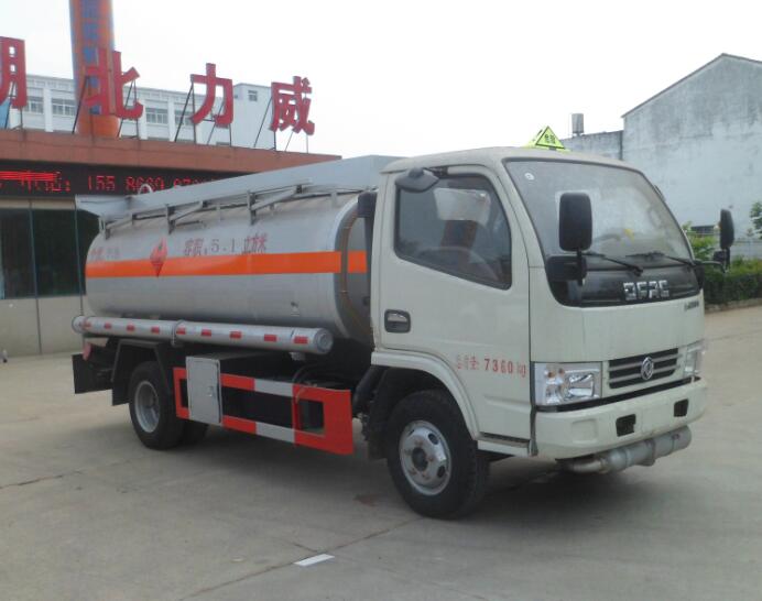 中汽力威牌HLW5072GJY5EQ加油车公告图片