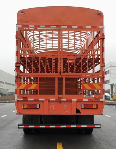 乘龍牌LZ5312CCQH7FB畜禽運(yùn)輸車(chē)公告圖片