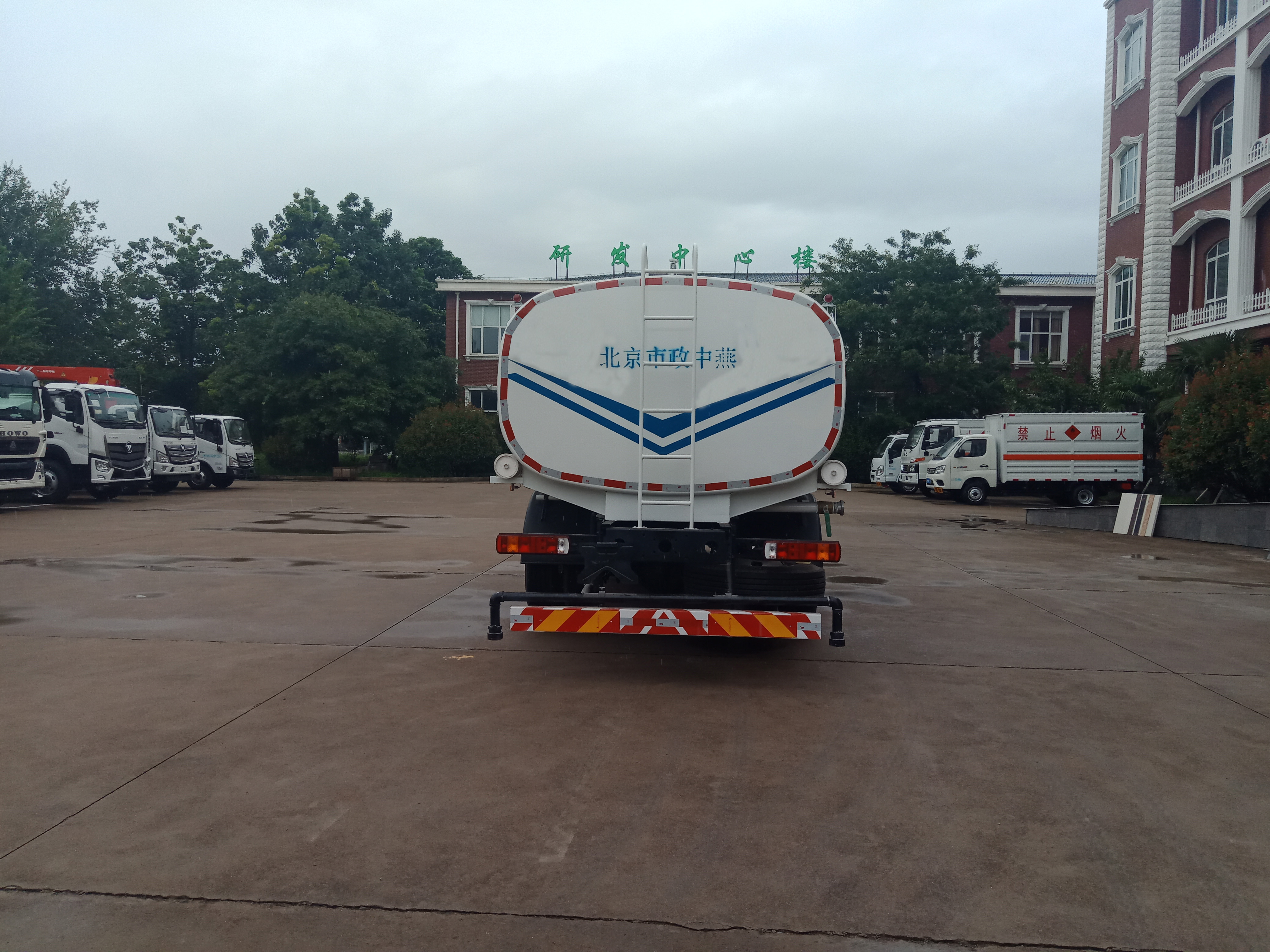 中燕牌BSZ5123GSSC6B洒水车公告图片