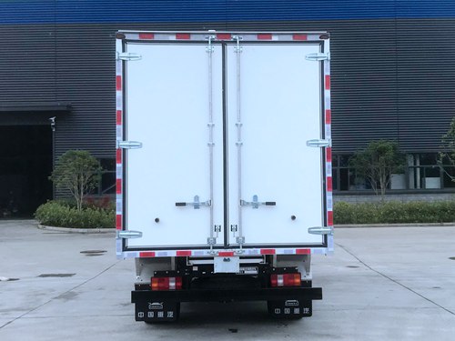 豪曼牌ZZ5048XXYF17EB5廂式運(yùn)輸車公告圖片