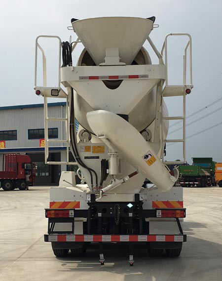 集瑞聯(lián)合牌QCC5313GJBN666混凝土攪拌運(yùn)輸車公告圖片