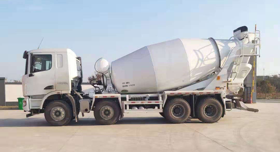 集瑞联合牌QCC5312GJBD656-3混凝土搅拌运输车公告图片