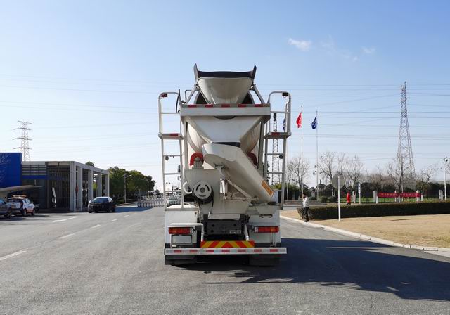 豪沃牌ZZ5317GJBV3067F1混凝土搅拌运输车公告图片