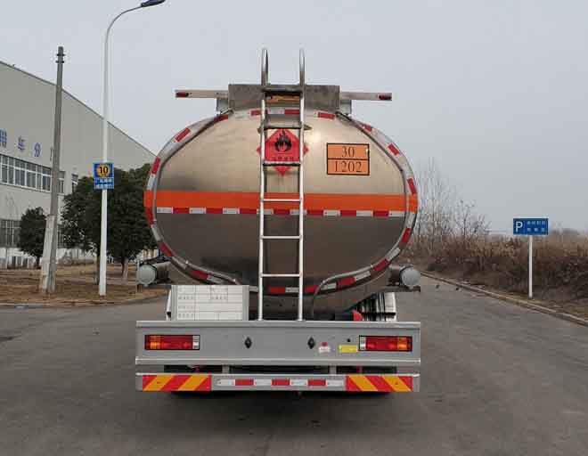 陜汽牌SHN5320GYYMB6266鋁合金運(yùn)油車公告圖片