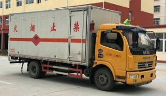 东风大多利卡 CLW5114XRYE5易燃液体厢式运输车