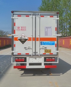 程力威牌CLW5046XFWE5腐蝕性物品廂式運(yùn)輸車公告圖片