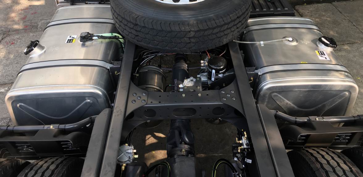 乘龍牌LZ5180TBQT5AB車輛運(yùn)輸半掛牽引車公告圖片