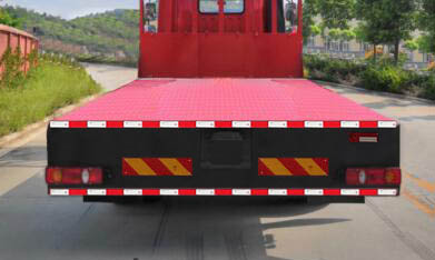 大運(yùn)牌DYZ5183TPBD5AB平板運(yùn)輸車公告圖片