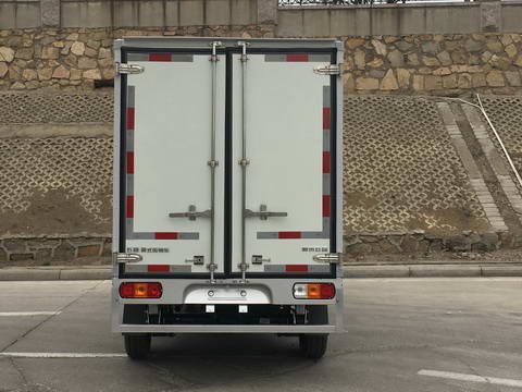 五菱牌WLQ5029XXYSPD6廂式運(yùn)輸車公告圖片