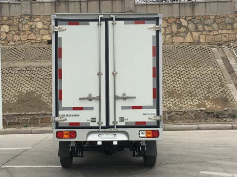 五菱牌WLQ5029XXYSPD6廂式運(yùn)輸車公告圖片